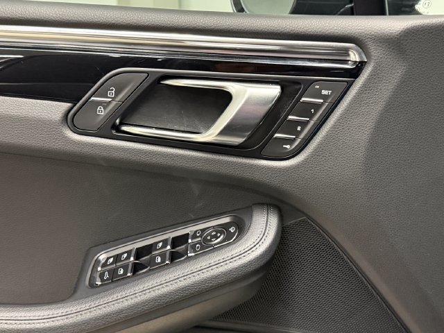 Certified 2026 Porsche Macan AWD/4WD image 35