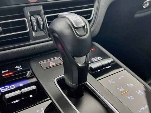 Certified 2023 Porsche Macan AWD/4WD image 19