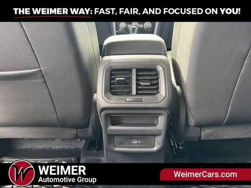 Used 2024 Volkswagen Taos SE AWD/4WD image 12