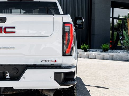Used 2024 GMC Sierra 2500 AT4 AWD/4WD image 13