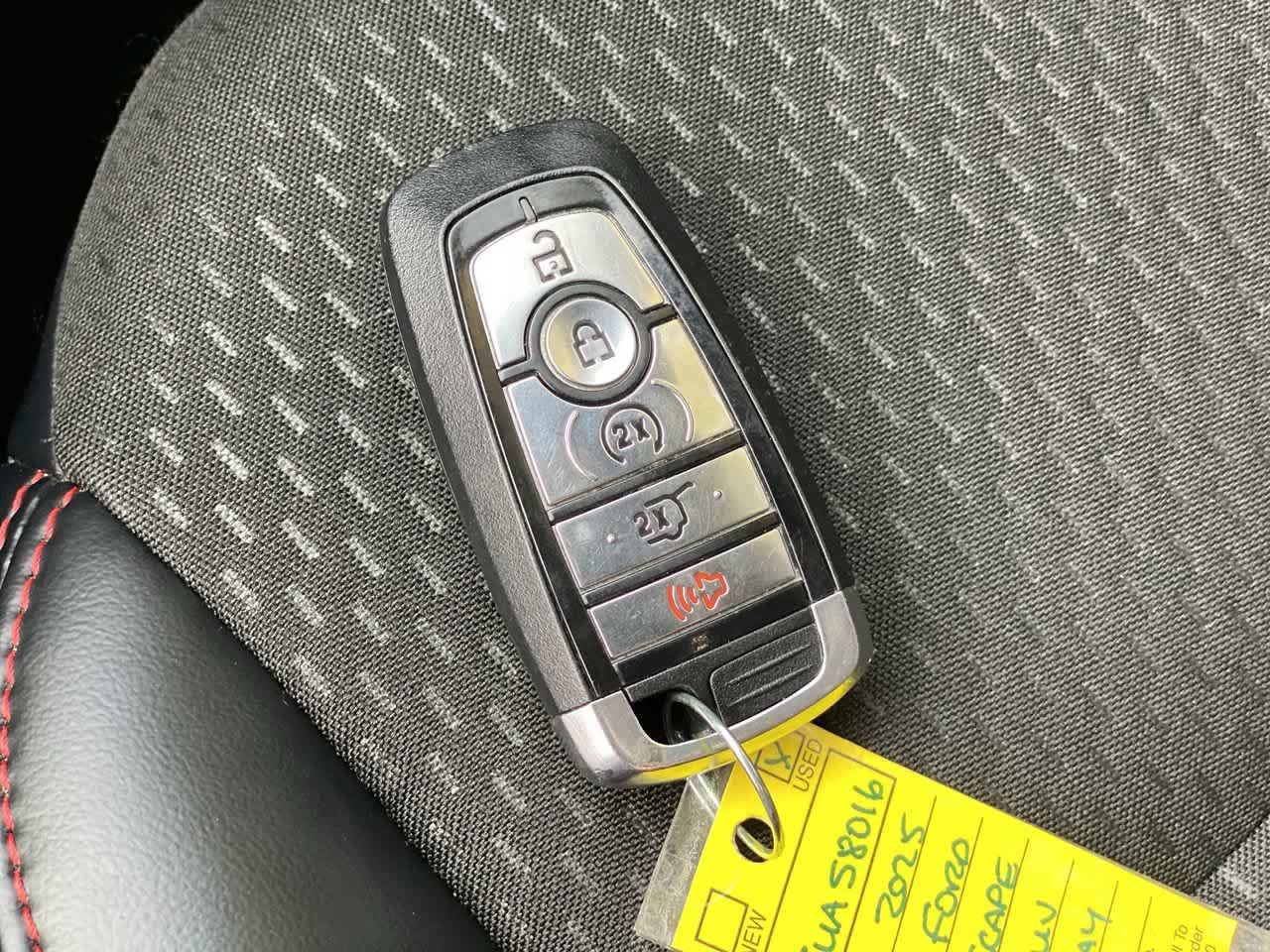 Used 2025 Ford Escape ST-Line Select AWD/4WD image 26