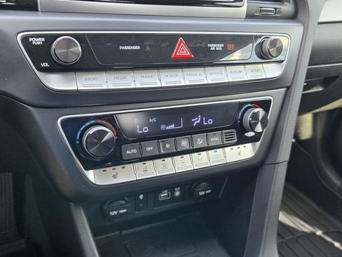 Used 2019 Hyundai Sonata SEL w/ Tech Package 02 FWD image 16