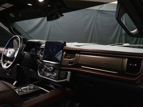 Used 2022 Ford Expedition Limited image 15