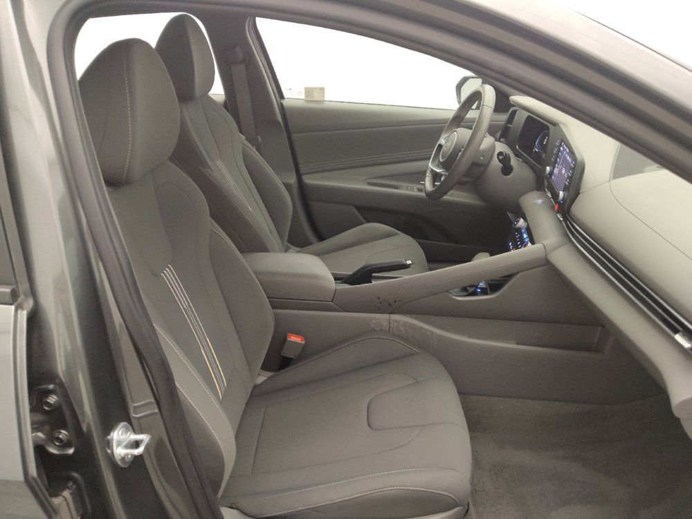Used 2025 Hyundai Elantra Sport FWD image 21