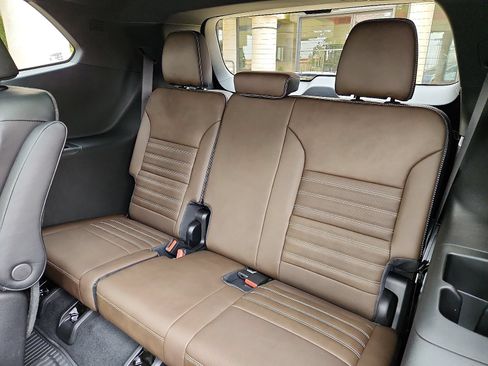 New 2026 GMC Acadia Denali Ultimate w/ LPO, Floor Liner Package AWD/4WD image 7