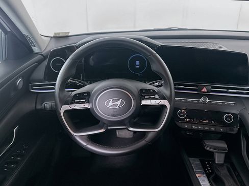 Used 2025 Hyundai Elantra SEL image 18