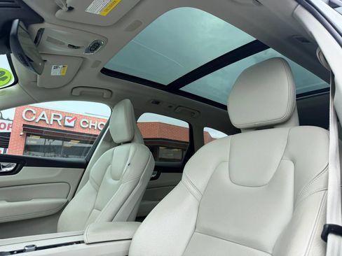 Used 2019 Volvo XC60 T5 Momentum w/ Premium Package FWD image 9