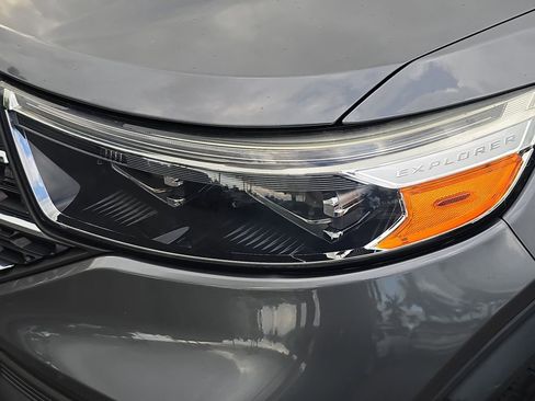 Used 2022 Ford Explorer XLT image 10