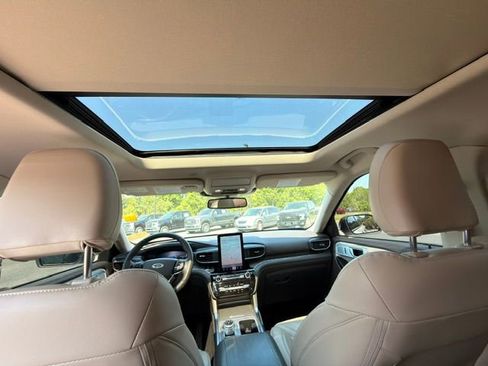 Used 2021 Ford Explorer Platinum w/ Equipment Group 601A AWD/4WD image 18