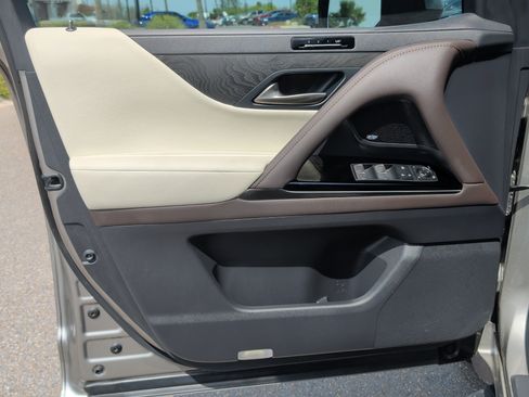 Used 2023 Lexus LX 600 4WD w/ Accessory Package (Z1) image 8