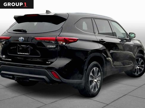 Used 2021 Toyota Highlander XLE AWD/4WD image 13