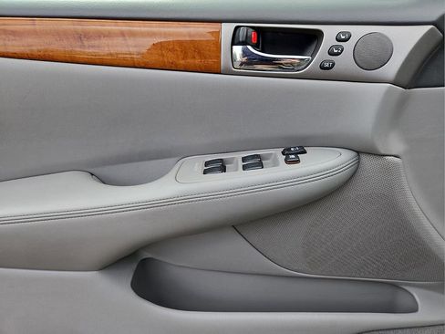 Used 2005 Lexus ES 330 FWD image 15