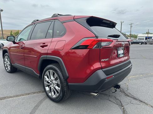 Used 2020 Toyota RAV4 XLE Premium AWD/4WD image 8