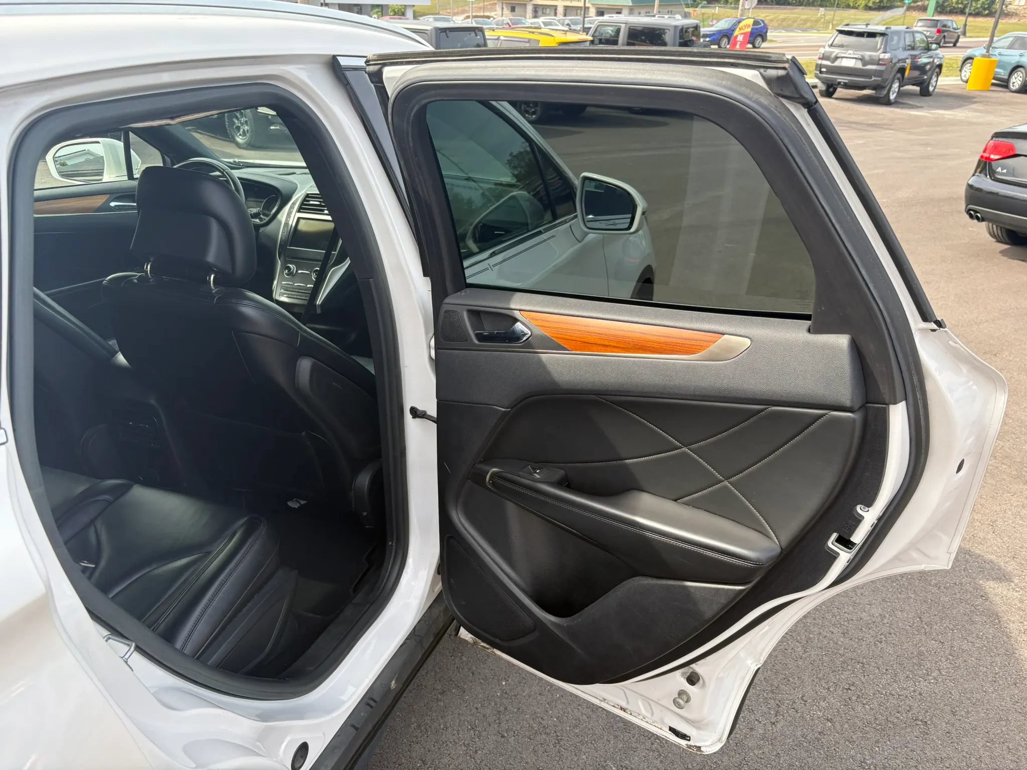 Used 2018 Lincoln MKC Select w/ Select Plus Package FWD image 25