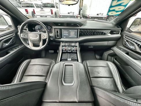 Used 2023 GMC Yukon XL Denali w/ Denali Reserve Package image 21