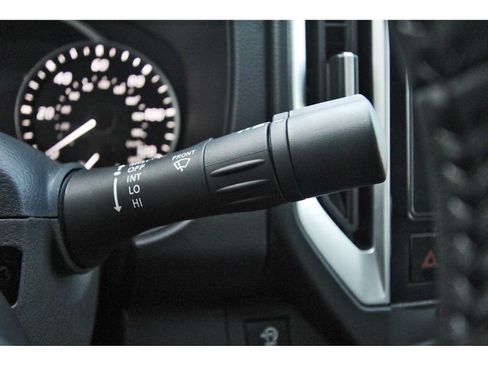 Used 2025 Nissan Frontier SV w/ SV Convenience Package RWD image 18