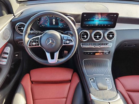 Used 2021 Mercedes-Benz GLC 300 4MATIC image 11