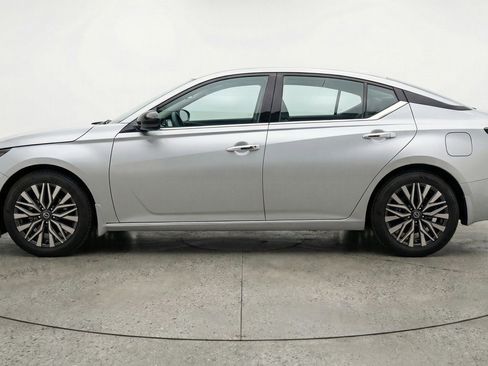 Used 2025 Nissan Altima 2.5 SV image 5