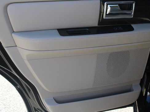 Used 2015 Lincoln Navigator 2WD image 24