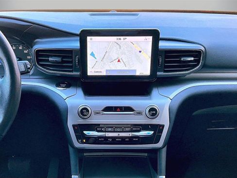 Used 2022 Ford Explorer XLT w/ Equipment Group 202A image 12