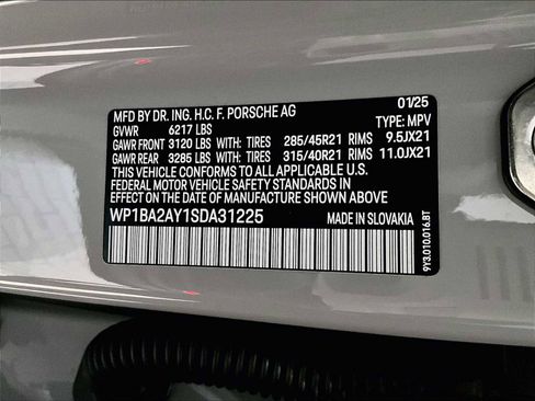 Used 2025 Porsche Cayenne Coupe image 35