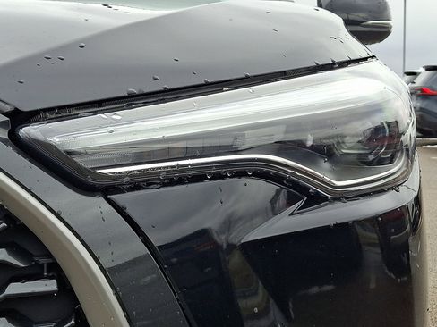 Certified 2022 Toyota Corolla Cross XLE w/ Convenience Package image 9