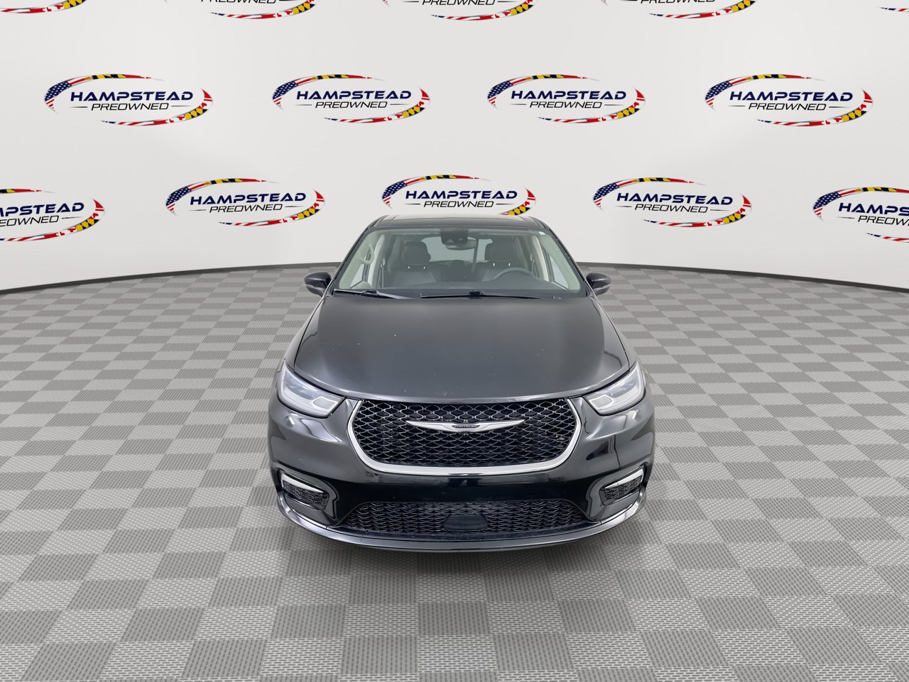 Used 2023 Chrysler Pacifica Touring-L FWD image 3