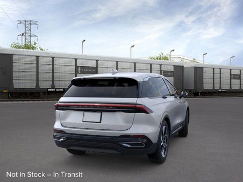 New 2026 Lincoln Nautilus Premier image 8