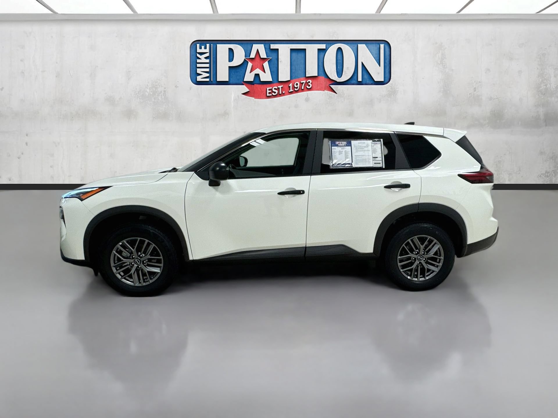 Used 2024 Nissan Rogue S AWD/4WD image 4