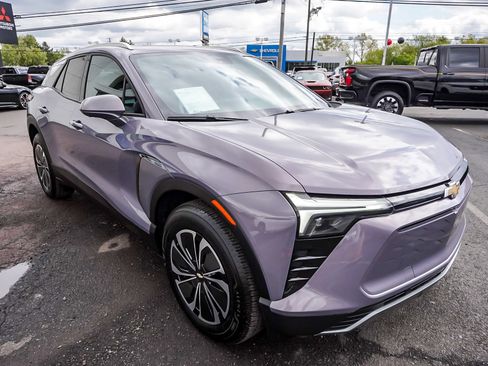 Used 2024 Chevrolet Blazer EV LT AWD/4WD image 3