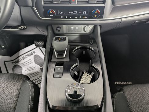 Used 2025 Nissan Rogue SV AWD/4WD image 27