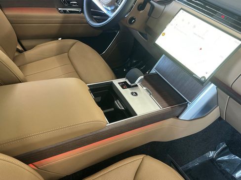 New 2026 Land Rover Range Rover Long Wheelbase SE AWD/4WD image 26