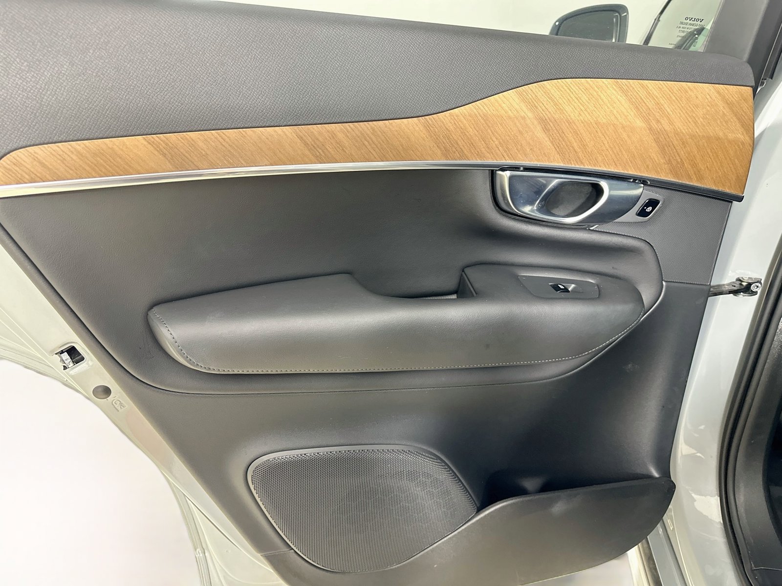 Certified 2025 Volvo XC90 B6 Plus AWD/4WD image 34