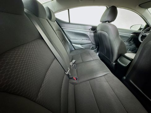 Used 2019 Hyundai Elantra SE w/ Winter Weather Package image 25