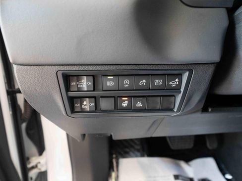 Used 2022 Toyota Tundra Platinum w/ Advanced Package AWD/4WD image 11
