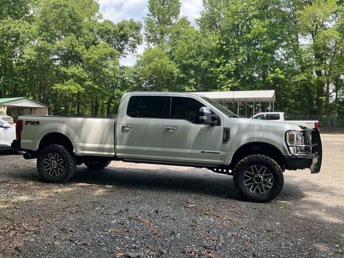 Used 2022 Ford F350 Platinum w/ FX4 Off-Road Package AWD/4WD image 4
