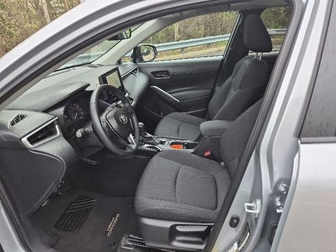Used 2024 Toyota Corolla Cross LE w/ Moonroof Package AWD/4WD image 18