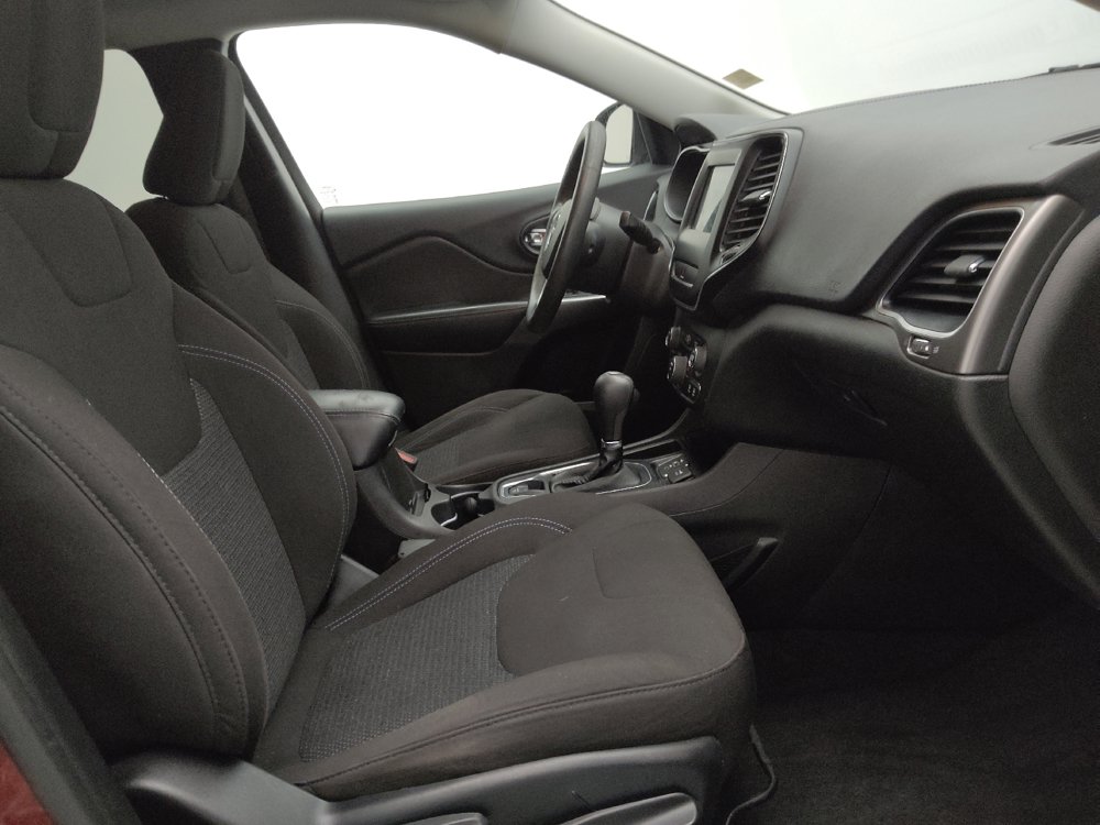 Used 2019 Jeep Cherokee Latitude w/ Popular Appearance Group FWD image 21