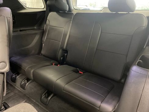 Used 2023 Chevrolet Traverse LT w/ LT Premium Package AWD/4WD image 32