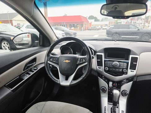 Used 2014 Chevrolet Cruze LT FWD image 15