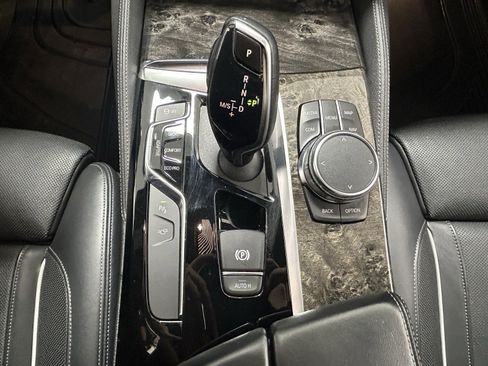 Used 2020 BMW M550i xDrive M550i xDrive w/ Executive Package image 22