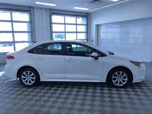 Used 2025 Toyota Corolla LE image 35