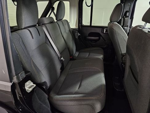 Used 2024 Jeep Wrangler Unlimited w/ Convenience Group image 27