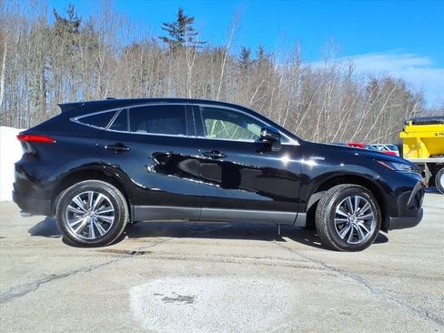 Used 2021 Toyota Venza LE image 2