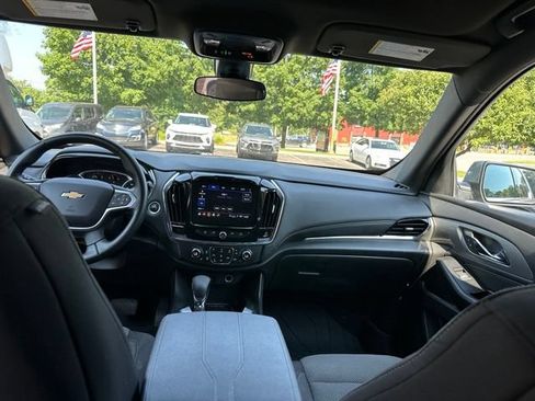 Used 2023 Chevrolet Traverse LT FWD image 17