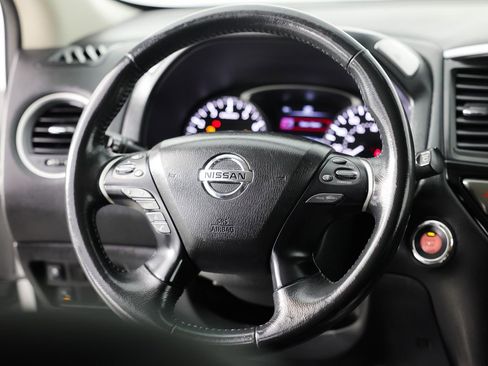 Used 2019 Nissan Pathfinder SV image 19