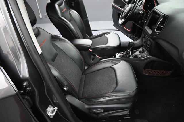 Used 2019 Jeep Compass Trailhawk AWD/4WD image 14