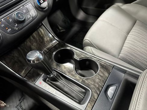Used 2015 Chevrolet Impala LT w/ Convenience Package FWD image 20