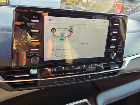 Used 2024 Toyota Sienna LE image 19