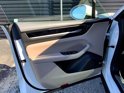 Certified 2025 Porsche Macan 4S Electric AWD/4WD image 27